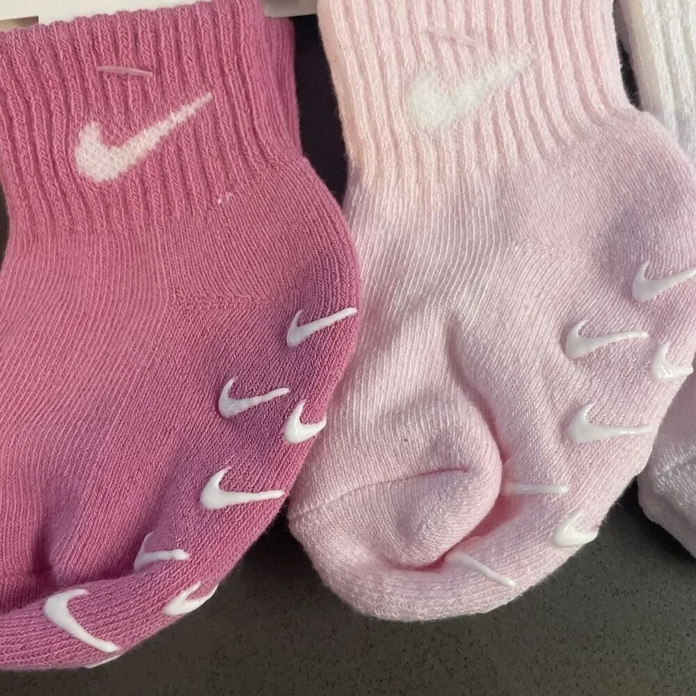 Nike 3 pack non slip lightweight baby girl socks 6-12 Months new